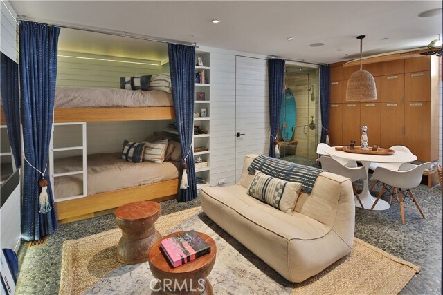 Building Photo - 3124 The Strand