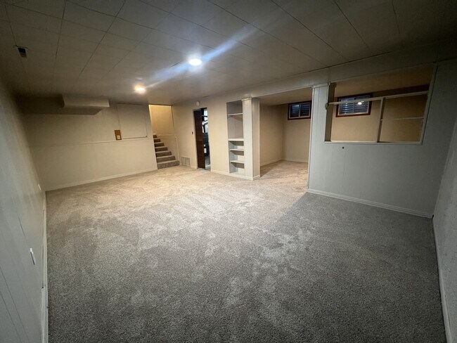 Building Photo - 4765 Nightingale Dr