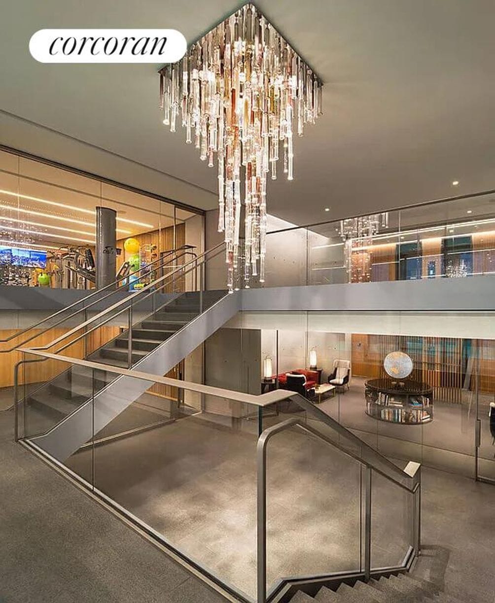 Building Photo - 100 E 53rd St