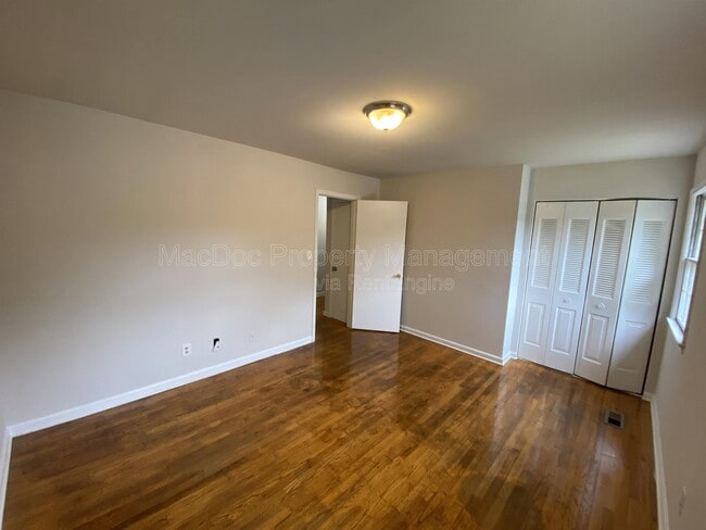 Building Photo - 719 Olde Greenwich Cir