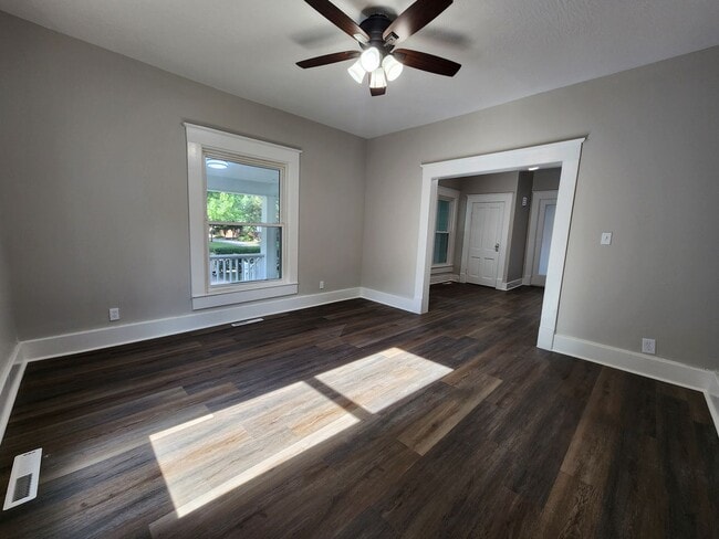 Building Photo - Spacious 5-Bedroom, 2-Bathroom Home AVAILA...