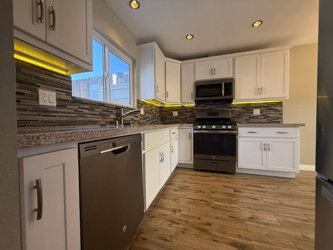 Building Photo - 4830 Argyle Dr