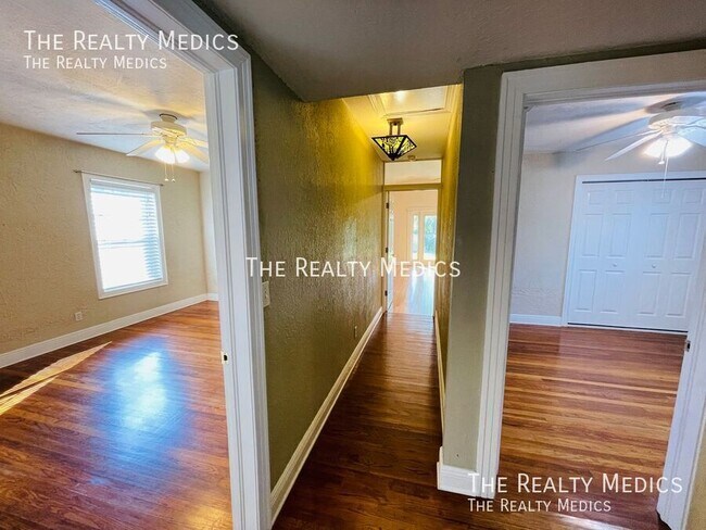 Building Photo - 1332 W Princeton St