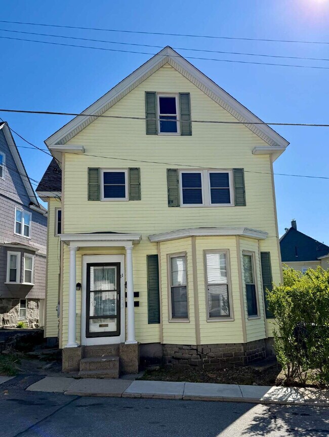 Building Photo - Bright 3-Bedroom Nashua Rental Near Downtown, Shopping, and Commuter Routes