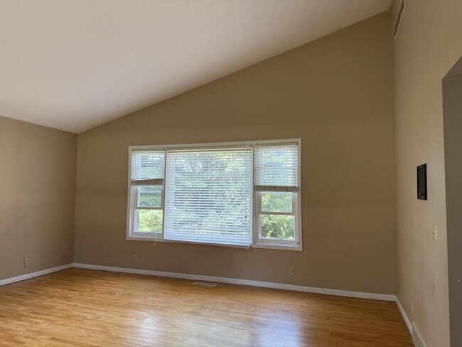 Building Photo - 1694 Arthur Dr