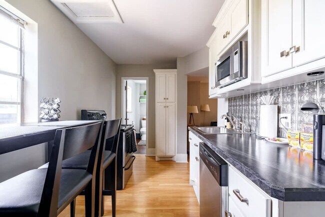 Building Photo - 605 Dennison Ave