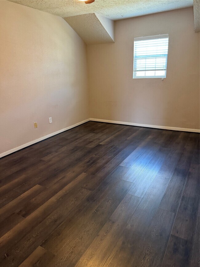Building Photo - 3010 Bee Cave Dr