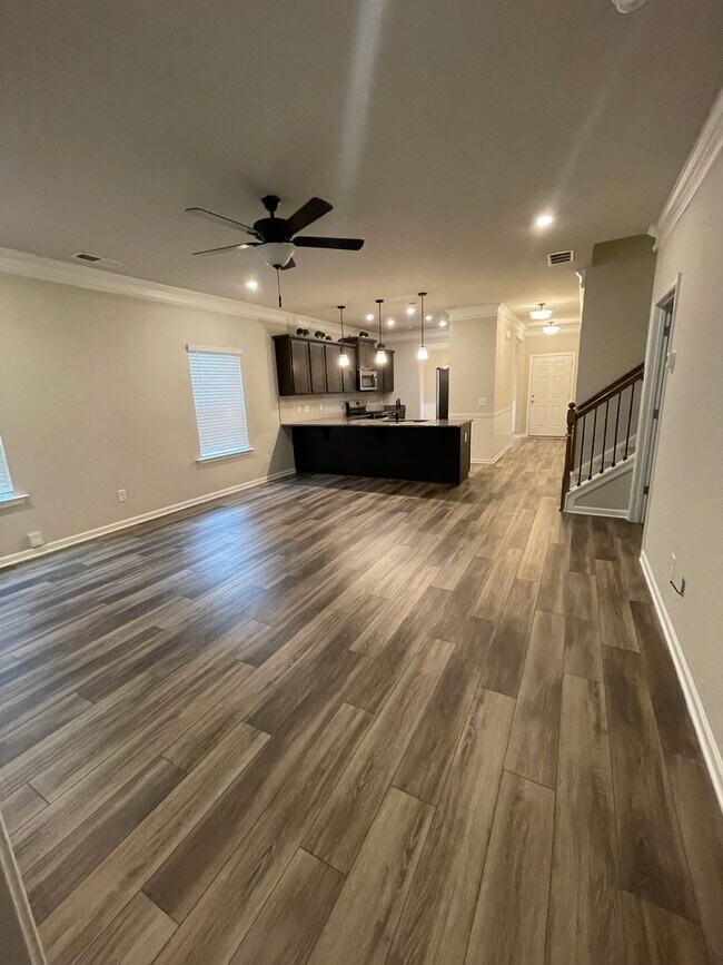 Building Photo - Beautiful Home in Gated Community with Pre...