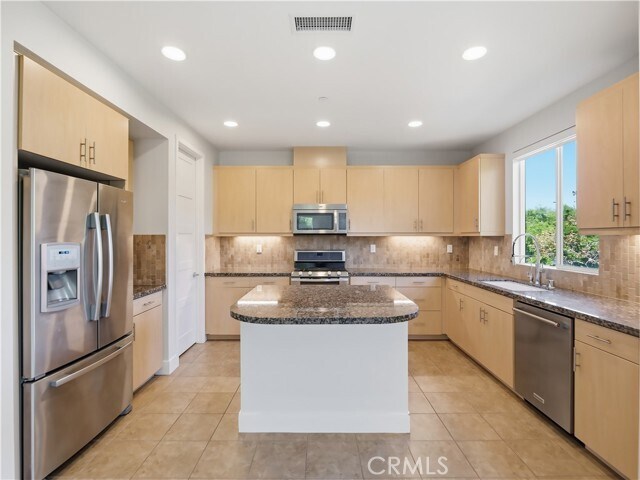 Building Photo - 1 Vantis Dr