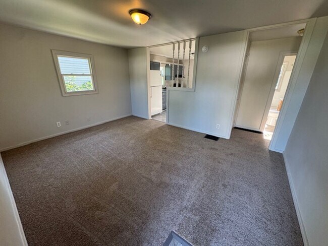 Building Photo - 4621 Spatz Ave