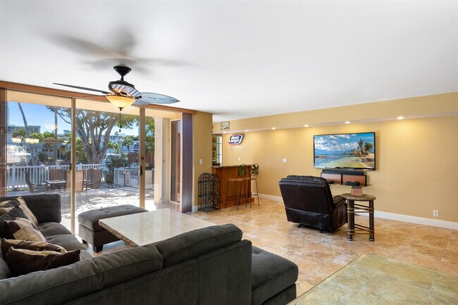 Building Photo - 822 NE 25th Ave