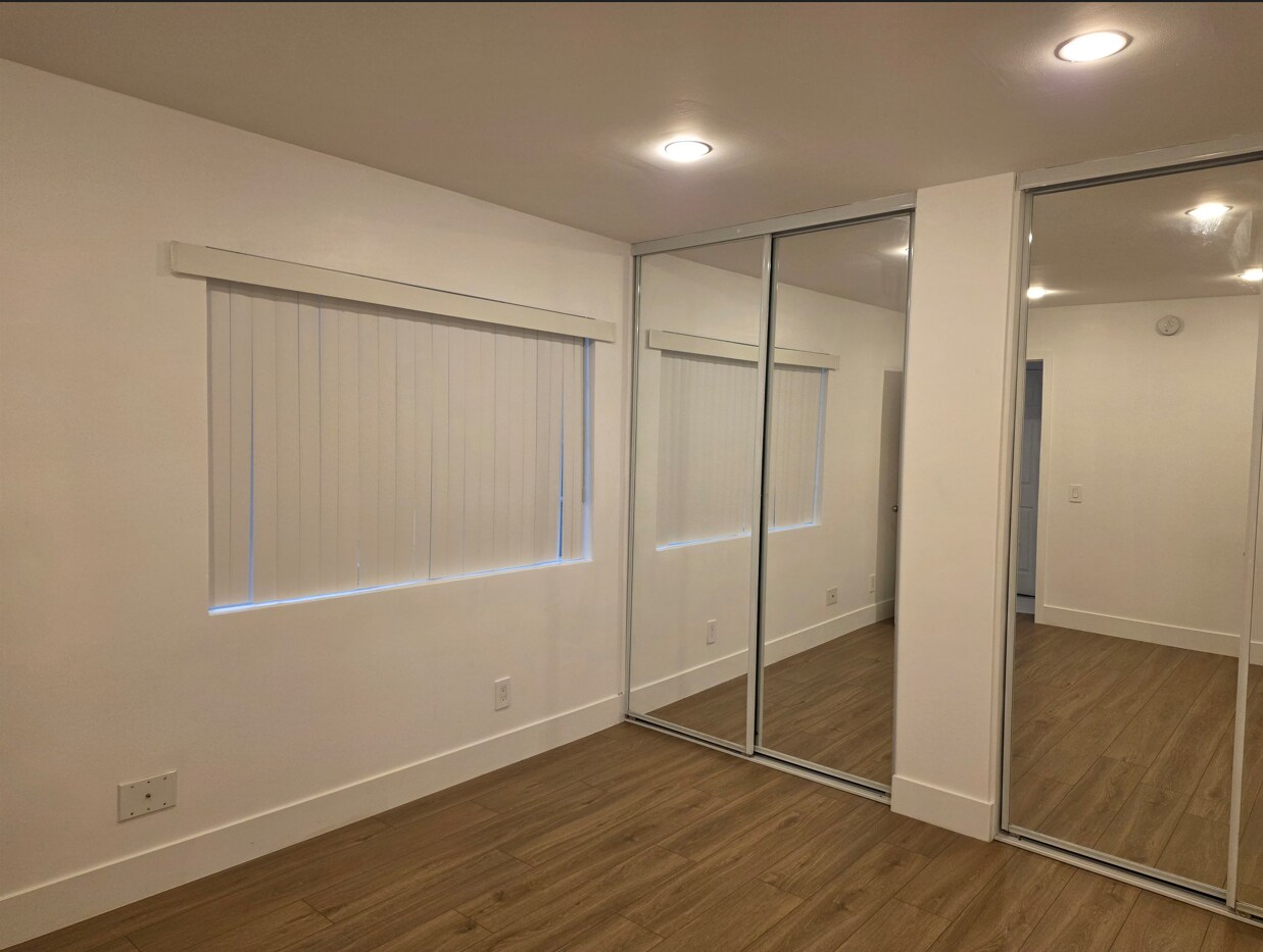 Building Photo - 21500 Burbank Blvd