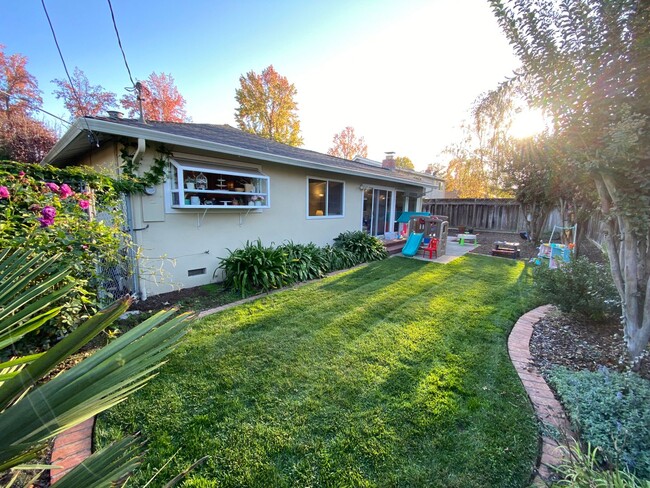 Building Photo - WILLOW GLEN - Beautiful home with updated ...