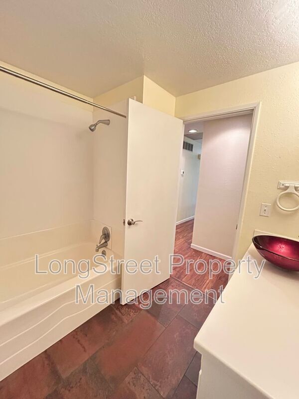 Building Photo - 3572 NW Satinwood St