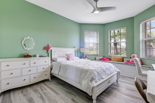 Building Photo - ** REFLECTION LAKES ** 4 BED / 2 BATH - PO...
