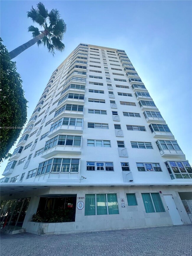 Building Photo - 1881 Washington Ave