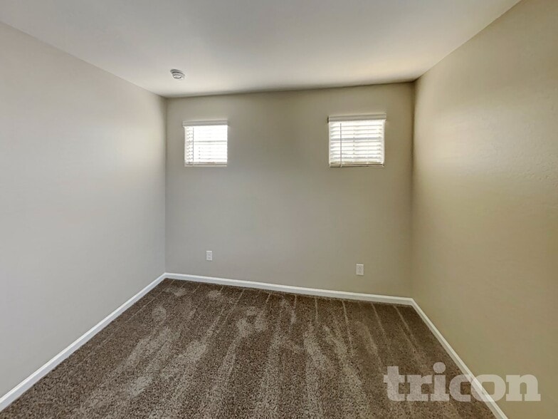 Building Photo - 8636 E Posada Ave