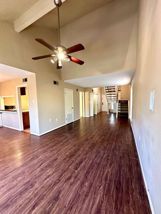 Building Photo - 3BR 2BA LSU Area