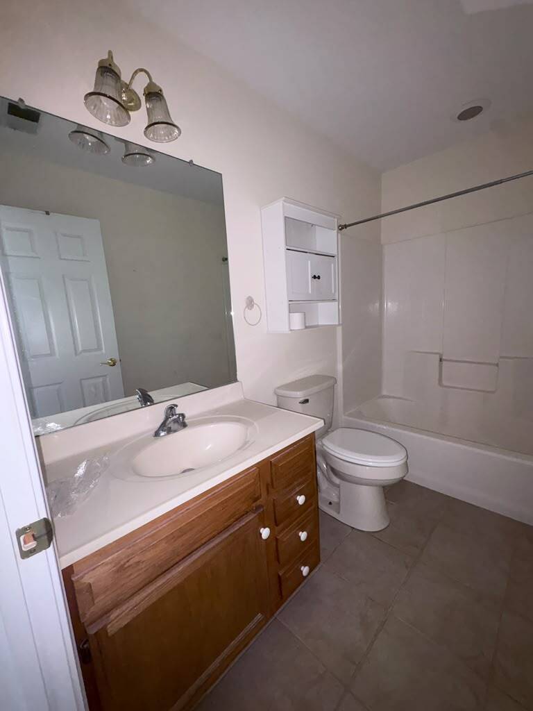 Building Photo - 35 Judith Ln