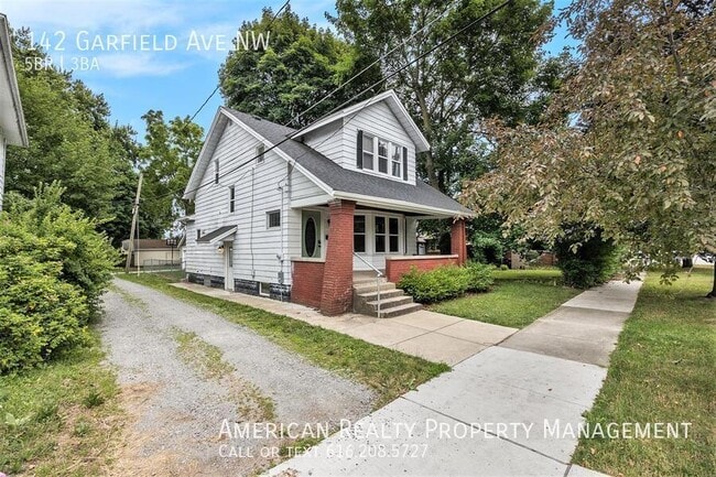 Building Photo - 142 Garfield Ave NW