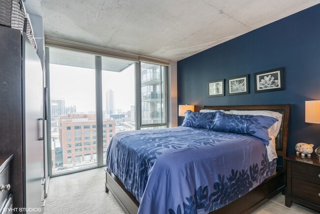 Building Photo - 659 W Randolph St