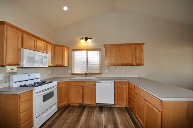 Building Photo - 3 bed 2 bath rancher with office