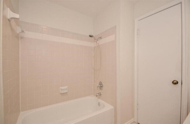 Building Photo - 1103 Dulles Ave