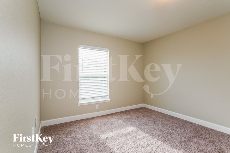 Building Photo - 2712 38th St SW