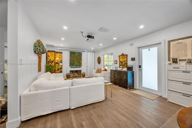 Building Photo - 5023 SW 59th Ave