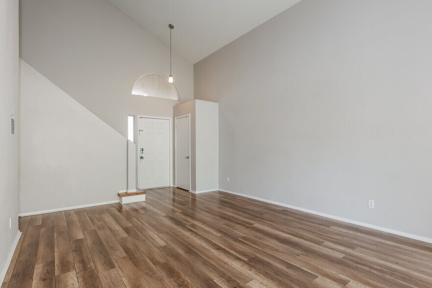 Building Photo - 17461 N 14th St