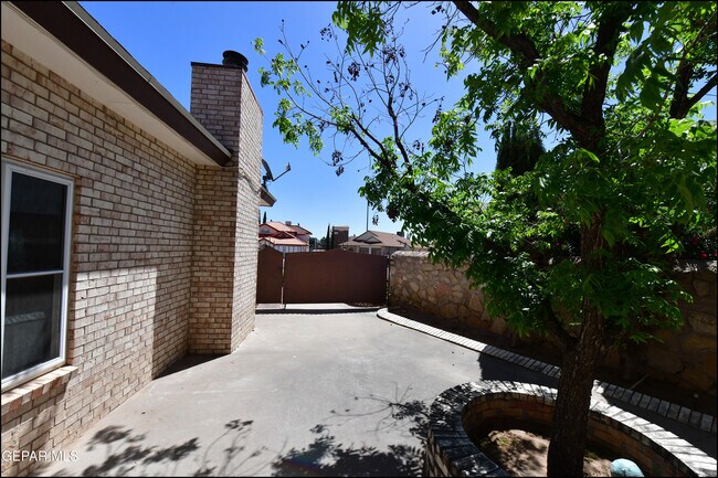 Building Photo - 1857 Ralph Janes Pl