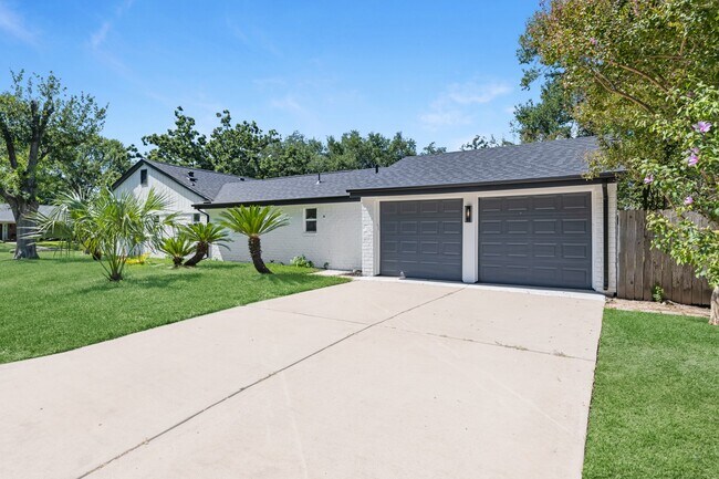 Building Photo - 11402 Ash Creek Dr