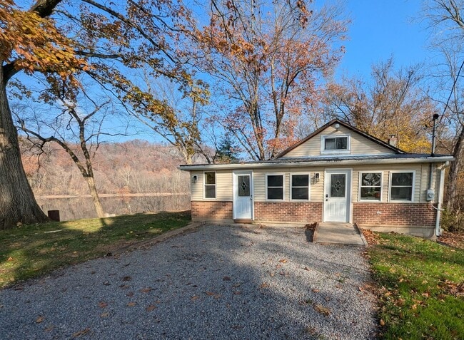 Building Photo - Riverfront Bungalow