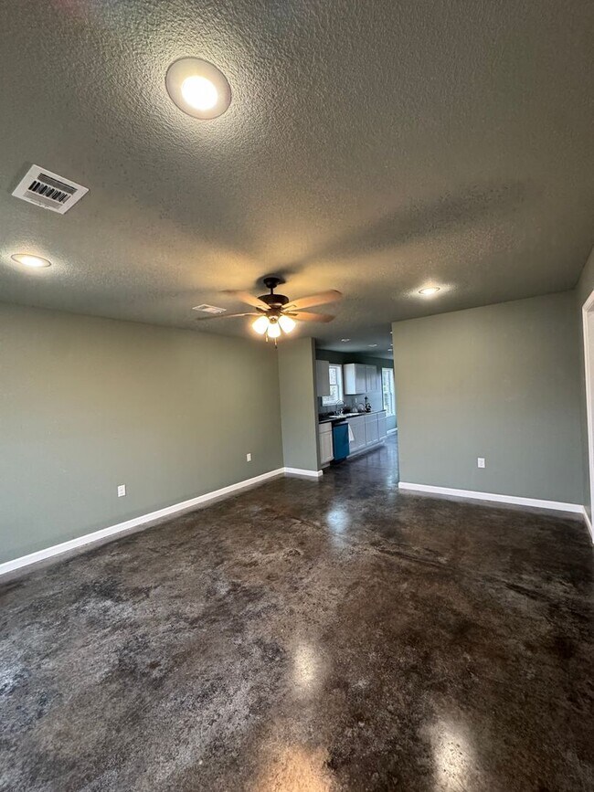 Building Photo - Brand New 3 Bed / 2 Bath In Trumann Available Now!