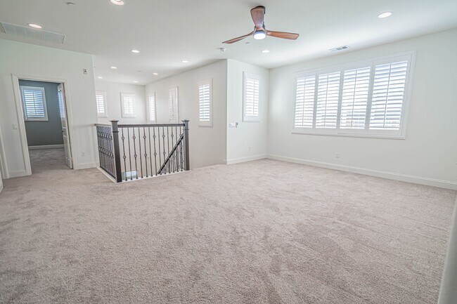 Building Photo - Beautiful 4-Bedroom Home with Solar and EV Charger in West Hills, Valencia!