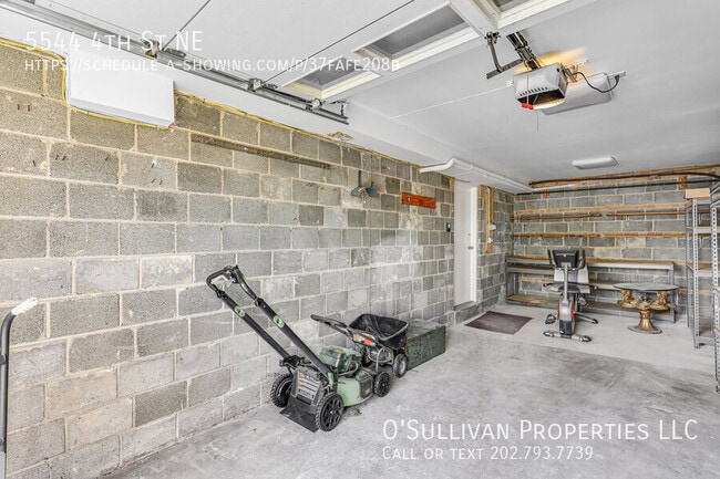 Building Photo - 5544 4th St NE