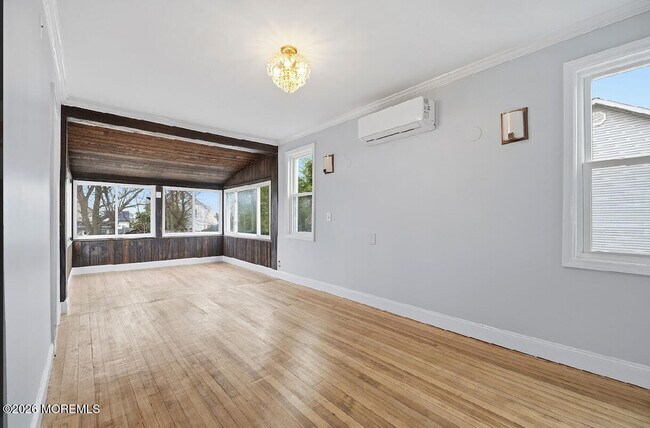 Building Photo - 83 Hennessey St