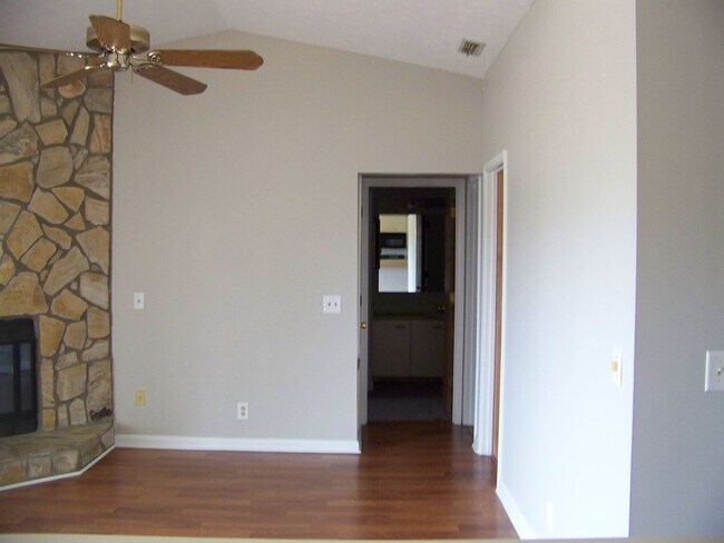 Building Photo - 6732 Willowbrook Dr