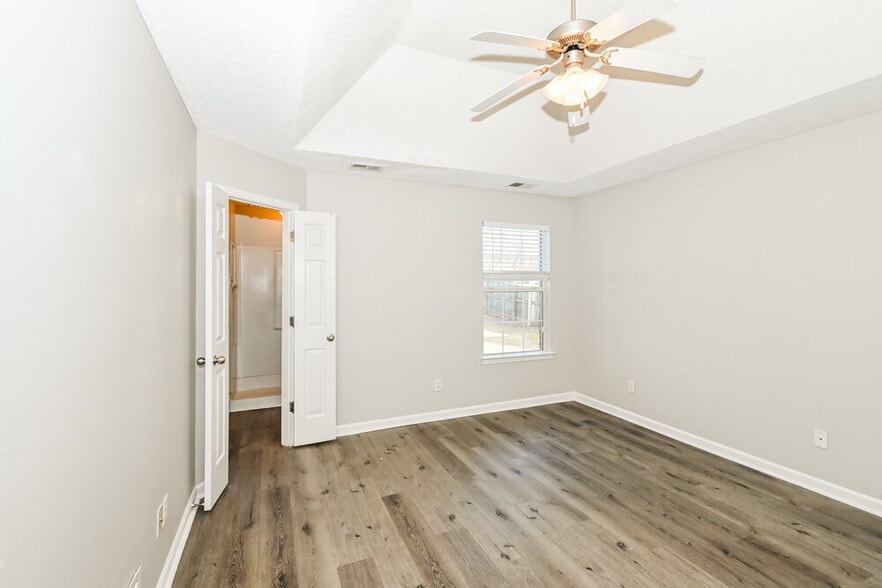 Building Photo - 9890 Vista Ridge Dr
