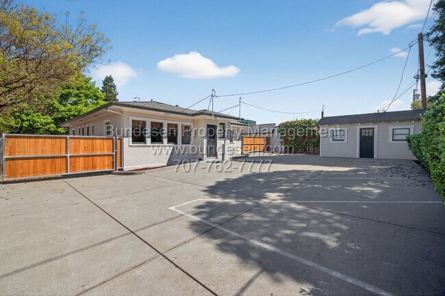 Building Photo - 612 Petaluma Blvd S