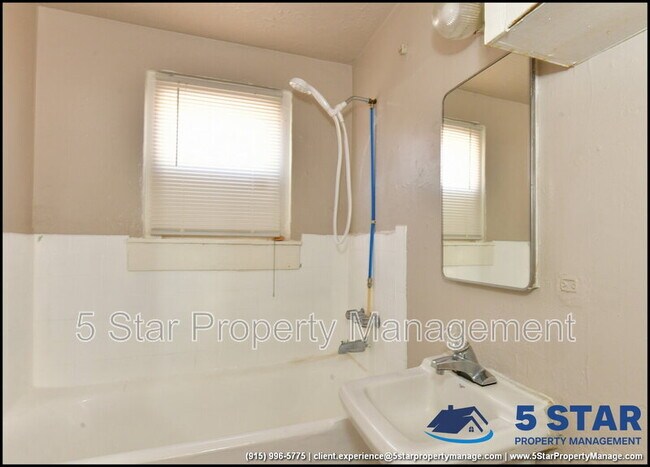 Building Photo - 3519 Douglas Ave