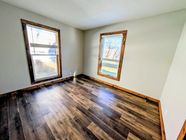 Building Photo - 906 S 1st St