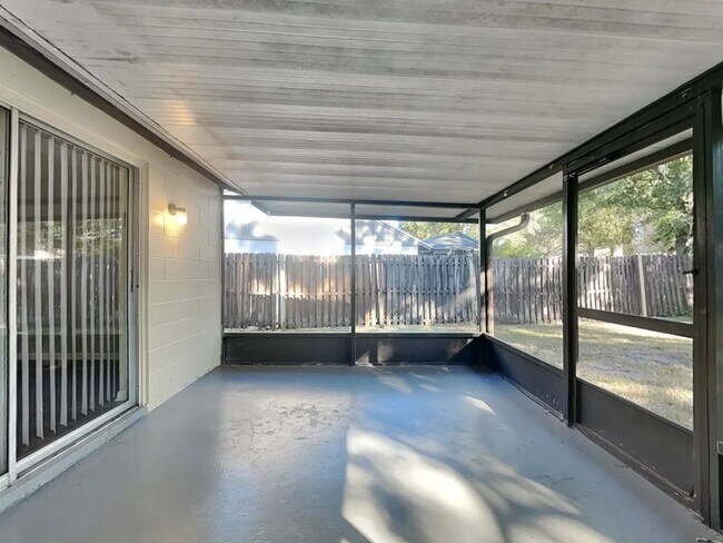 Building Photo - 3208 Saddlebrook Ave