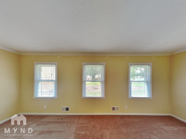 Building Photo - 1645 Brantford Dr