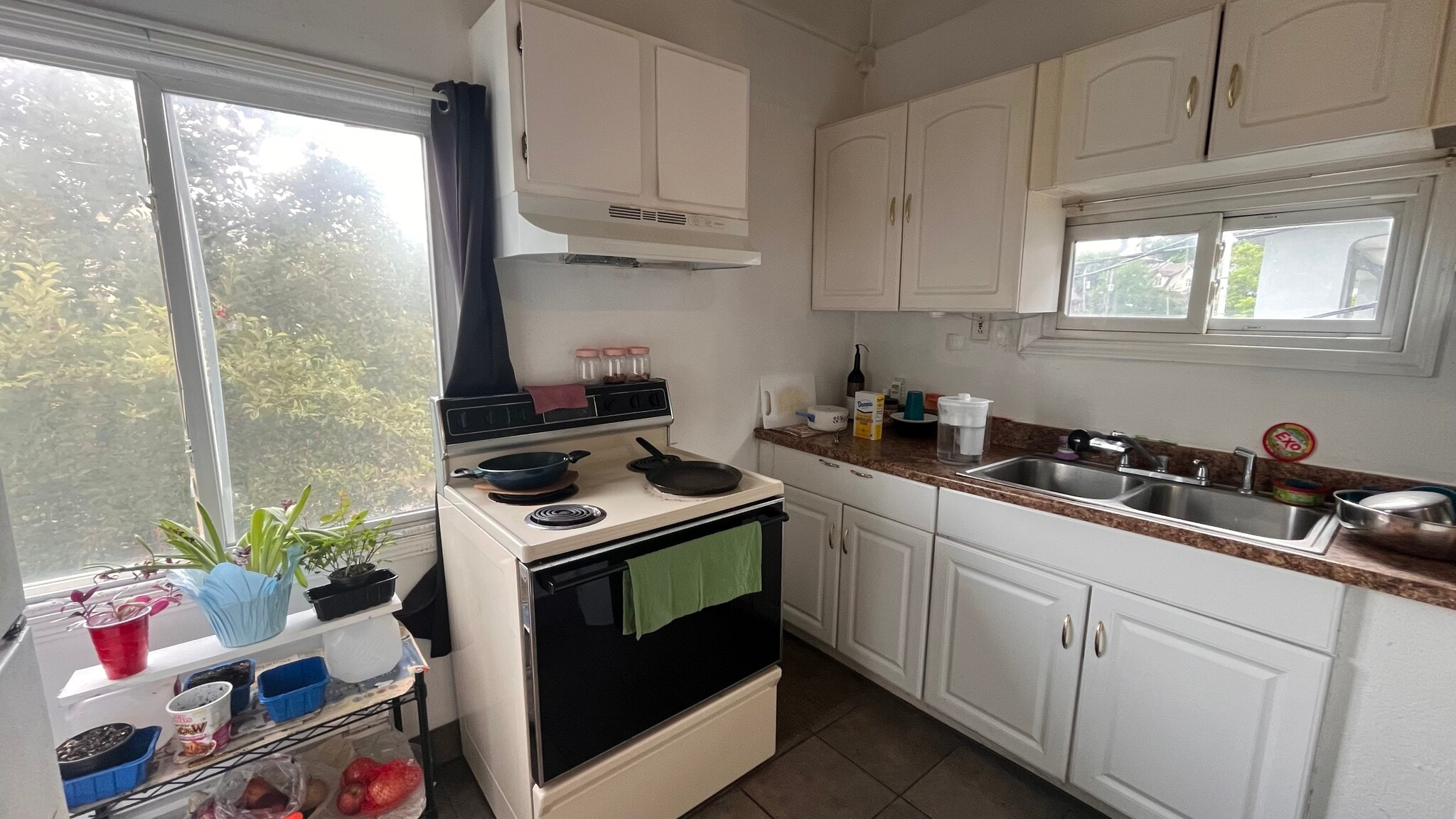 Building Photo - 5807 Hobart St