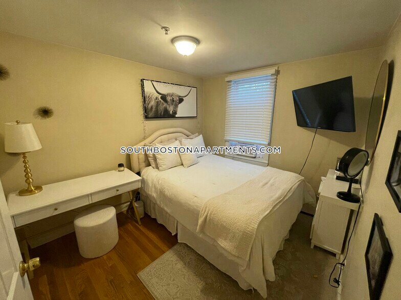 Building Photo - 266 Gold St