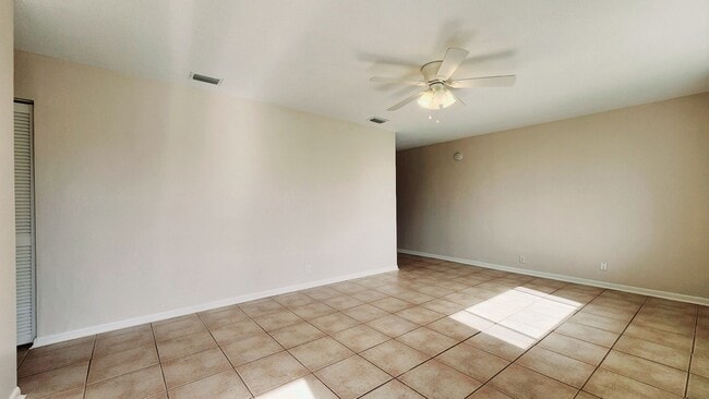 Building Photo - $500 bonus & Cozy 3 bed/1 bath home with s...