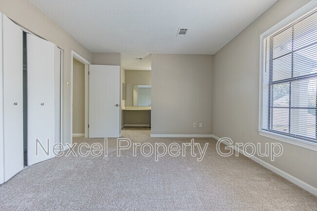 Building Photo - 6730 Racquet Club Dr