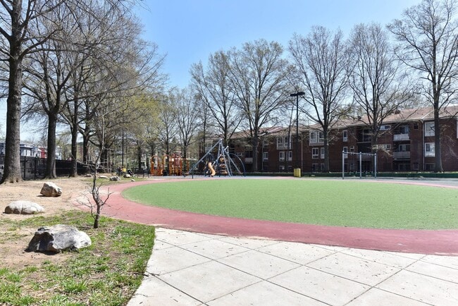 Building Photo - 31 Randolph Pl NW