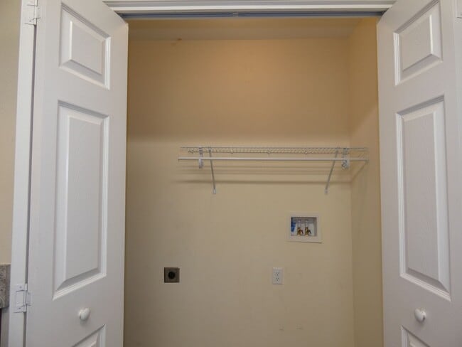 Building Photo - Charming 3-Bedroom Home - Spacious Layout